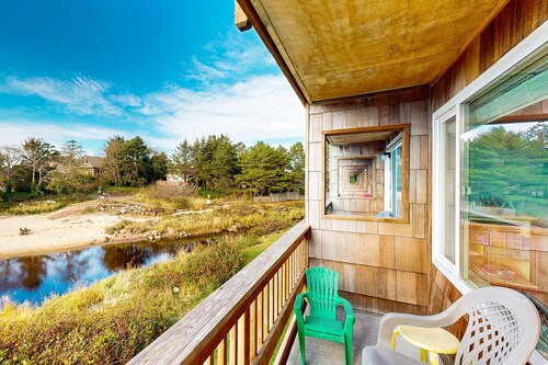 Creekside condo with beach access balcony full kitchen and ocean views