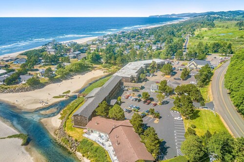 Dog friendly riverfront suite at oceanfront Proposal Rock Inn steps to beach