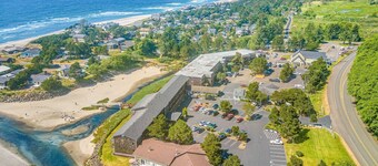 Dog friendly riverfront suite at oceanfront Proposal Rock Inn steps to beach