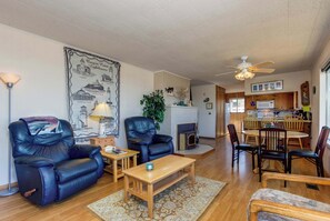 TV, fireplace, DVD player, stereo - Bright Home with Sweeping Ocean Views and Quiet Location Close to Town (Pacific City)