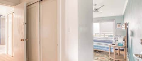 1 bedroom, desk, iron/ironing board, WiFi