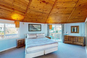 3 bedrooms, WiFi, bed sheets - Spacious Dog Friendly Getaway with Boat Parking Perfect for Two Families (Pacific City)
