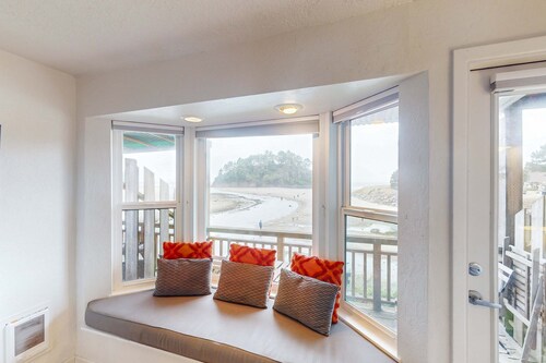 Oceanfront 2nd floor condo with ocean views balcony and seasonal beach access
