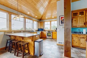 Fridge, microwave, oven, stovetop - Dog friendly Neskowin Village home with ocean views private hot tub and patio (Neskowin)