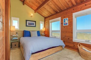 3 bedrooms, WiFi, bed sheets - Modern oceanfront home with stunning ocean views and nearby beach access (Pacific City)