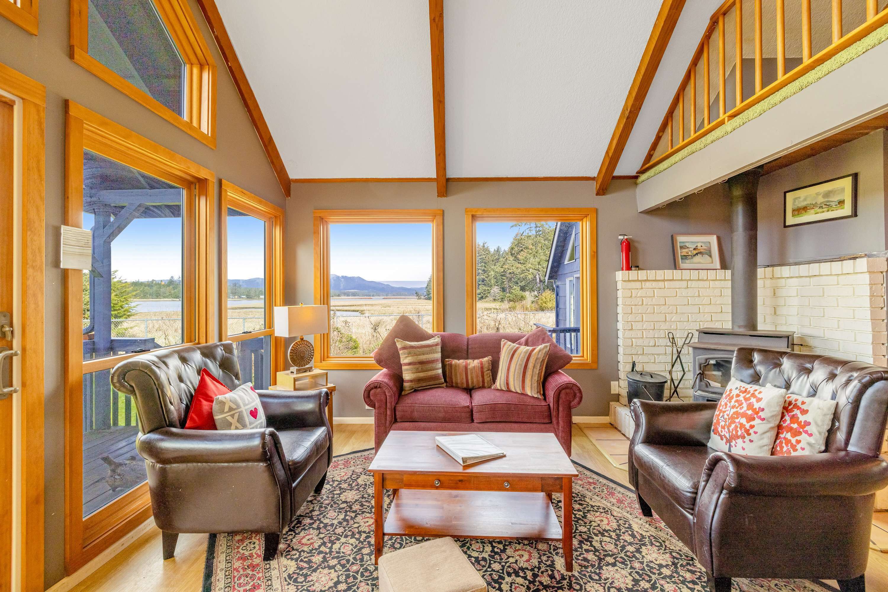 Fernseher, Kamin, DVD-Player, Arbeitsbereiche