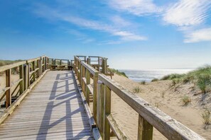 Beach - Modern two story dog friendly home located close to beaches and trails (Pacific City)