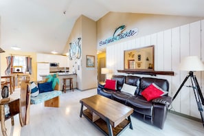 TV, fireplace - Charming Beach House with Unique Decorations and Nearby Beach Access (Pacific City)