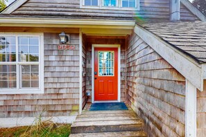 Exterior detail - Charming Beach House with Unique Decorations and Nearby Beach Access (Pacific City)