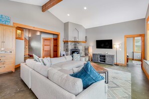 TV, fireplace, DVD player