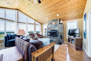 TV, fireplace, DVD player, offices