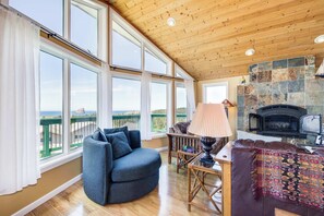 TV, fireplace, DVD player, offices