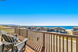 Property grounds - Dog Friendly House with Ocean Views Hot Tub Arcade Machine and Easy Beach Access (Pacific City)