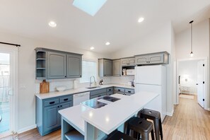 Fridge, microwave, oven, stovetop - Family Friendly Beach Home with High Speed WiFi Gas Fireplace and Washer Dryer (Pacific City)