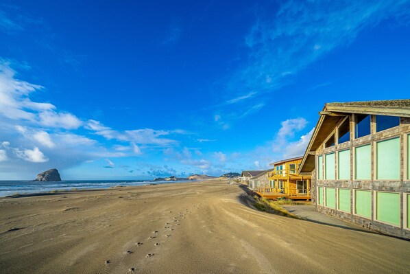 Beach nearby - Family Friendly Beach Home with High Speed WiFi Gas Fireplace and Washer Dryer (Pacific City)