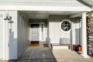 Exterior detail - Family Friendly Beach Home with High Speed WiFi Gas Fireplace and Washer Dryer (Pacific City)