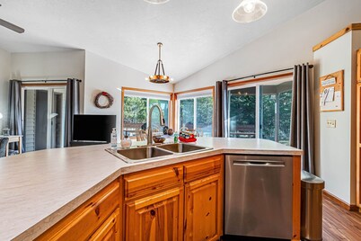 Cozy Home with Wood Stove WiFi Gas Grill and Large Deck Walk to Beach