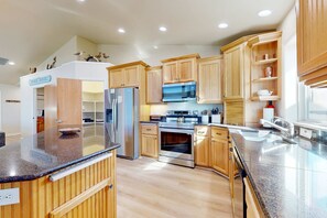 Coffee/tea maker, fridge, microwave, oven - Everything Remodeled Water View Private Hot Tub WiFi Game Room (Pacific City)