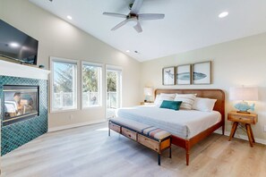 7 bedrooms, WiFi, bed sheets - Everything Remodeled Water View Private Hot Tub WiFi Game Room (Pacific City)