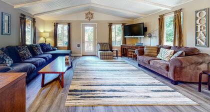 Nature lover's paradise next to Cape Kiwanda State Park - walk to beach