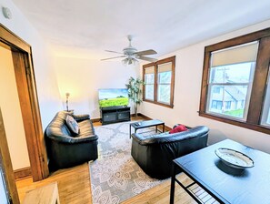 Living area - Spacious 2 bed and 1 bath house near Beach/Hospital/USCG & Naval Base/Casino (New London)