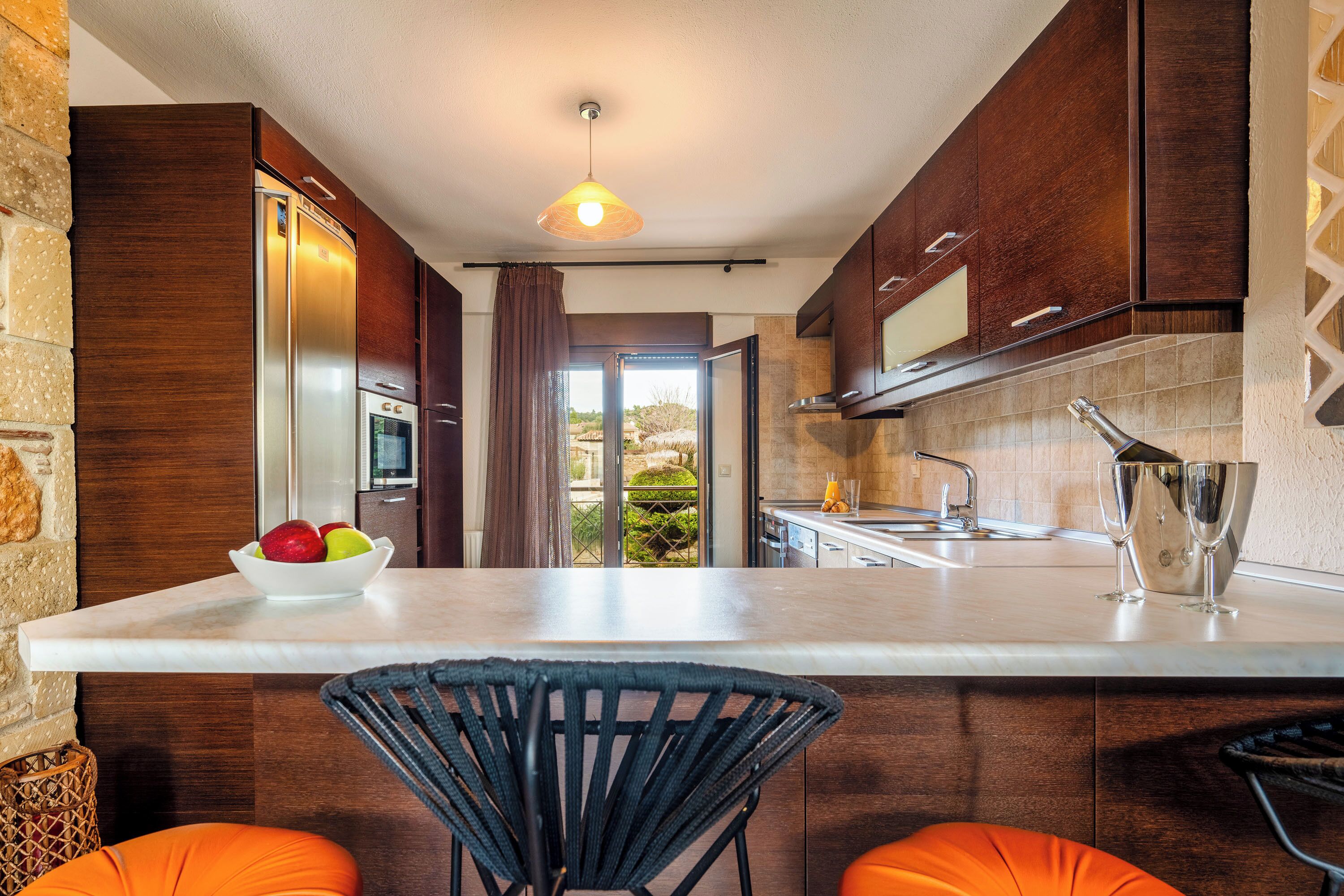 Blue Villa with Private Pool | Cozinha privada | Geladeira, micro-ondas, fogão, lava-louças