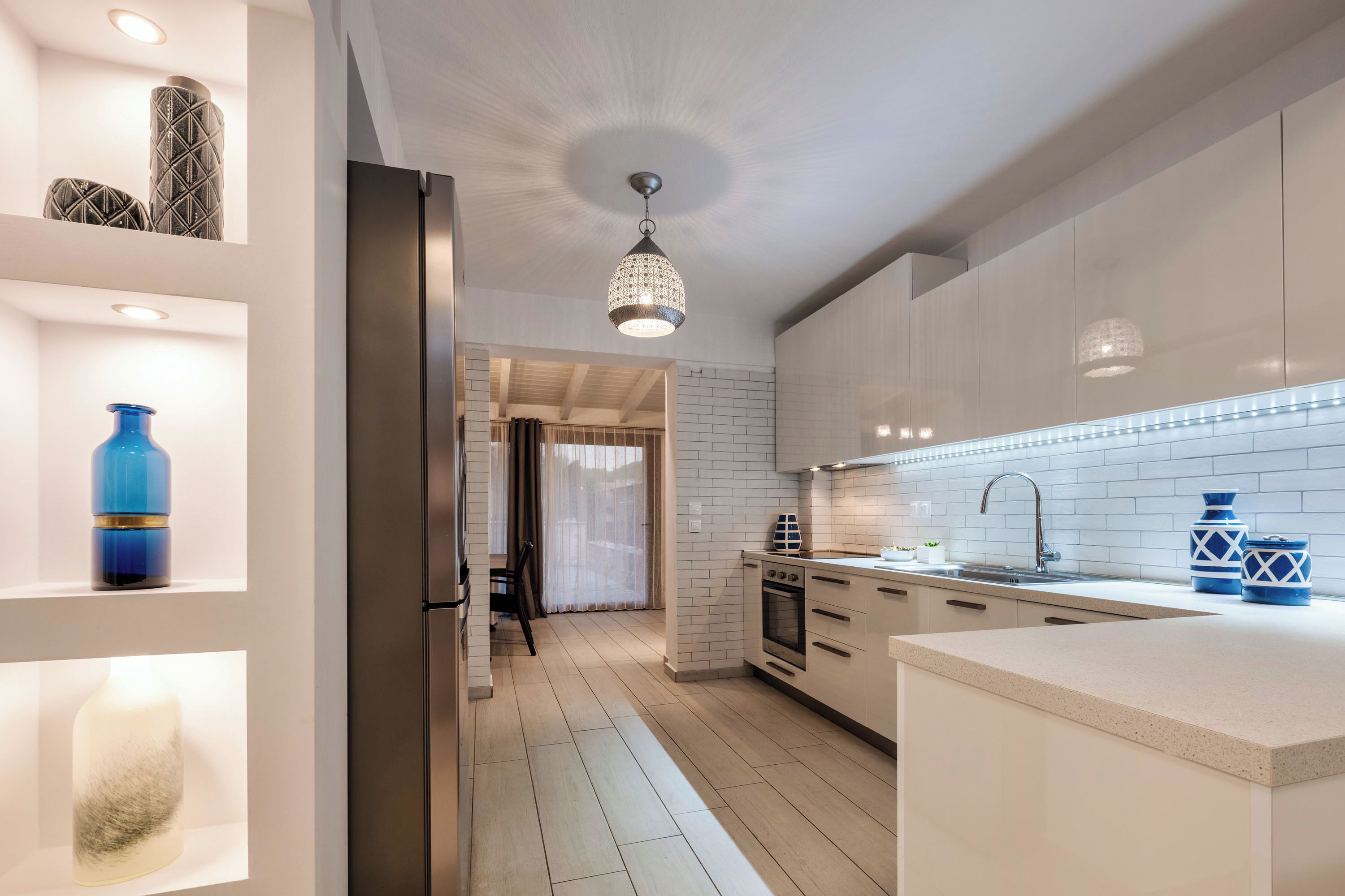 Helios Villa with Private Pool | Dapur pribadi | Lemari es, microwave, oven, dan mesin pencuci piring