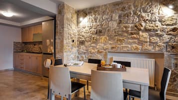 Anemos Villa with Private Pool | Ruang makan