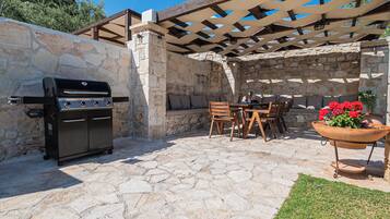 Blue Villa with Private Pool | Terrasse/gårdhave