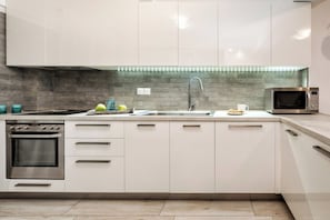 Maistros Villa with Private Pool | Cuisine privée