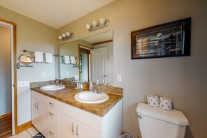 Shower, hair dryer, towels, shampoo