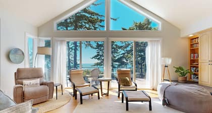 Idyllic Cape retreat with ocean views and private hot tub walk to state beach