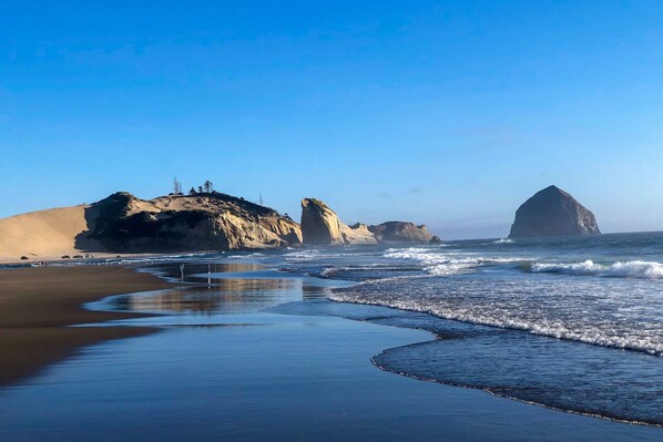 Beach nearby - Dog friendly brand new shipping container home steps from the beach (Pacific City)