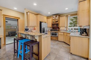 Fridge, microwave, oven, stovetop - Dog friendly coastal retreat with a game room patio grill jetted tub and with D (Pacific City)