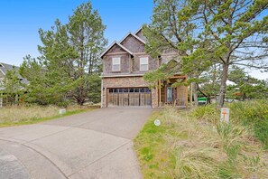 Exterior - Dog friendly coastal retreat with a game room patio grill jetted tub and with D (Pacific City)