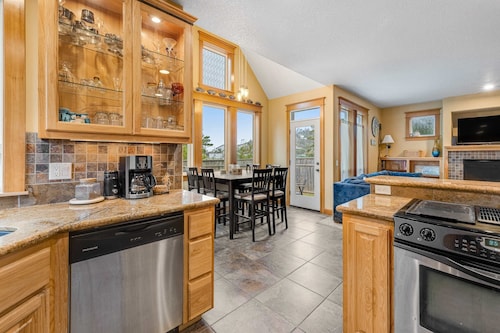 Dog friendly coastal retreat with a game room patio grill jetted tub and with D