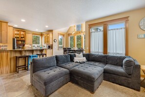 TV, fireplace, DVD player - Dog friendly coastal retreat with a game room patio grill jetted tub and with D (Pacific City)