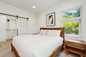 3 bedrooms, desk, iron/ironing board, WiFi