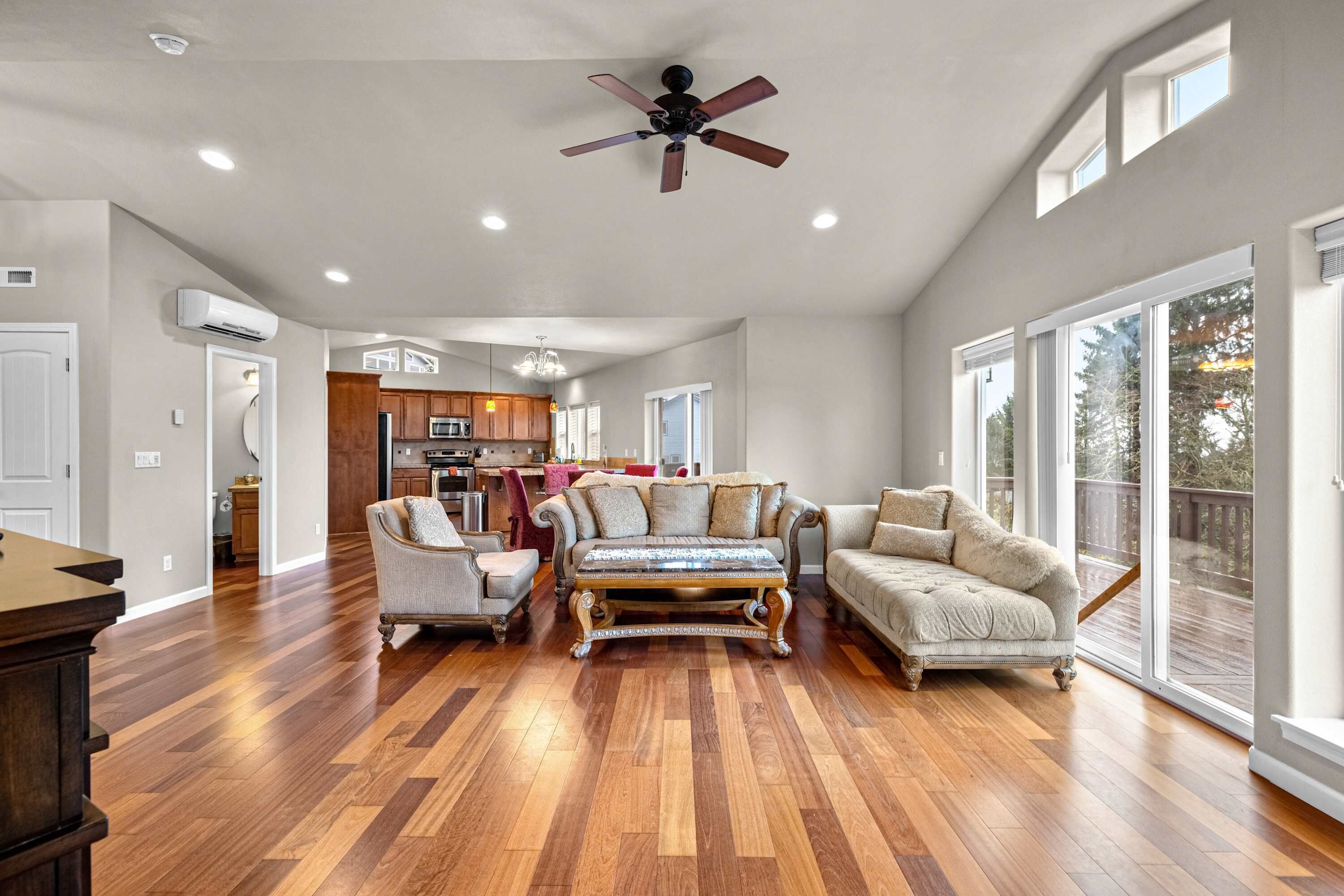 Televisión, oficina