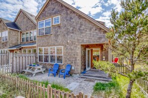 Exterior - Modern family friendly beach house walk to the ocean with bikes dogs OK (Pacific City)