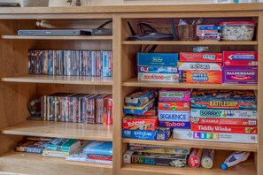 Games room - Modern family friendly beach house walk to the ocean with bikes dogs OK (Pacific City)