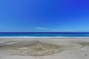 Beach nearby - Charming house with tranquil setting near the beach (Tierra Del Mar)