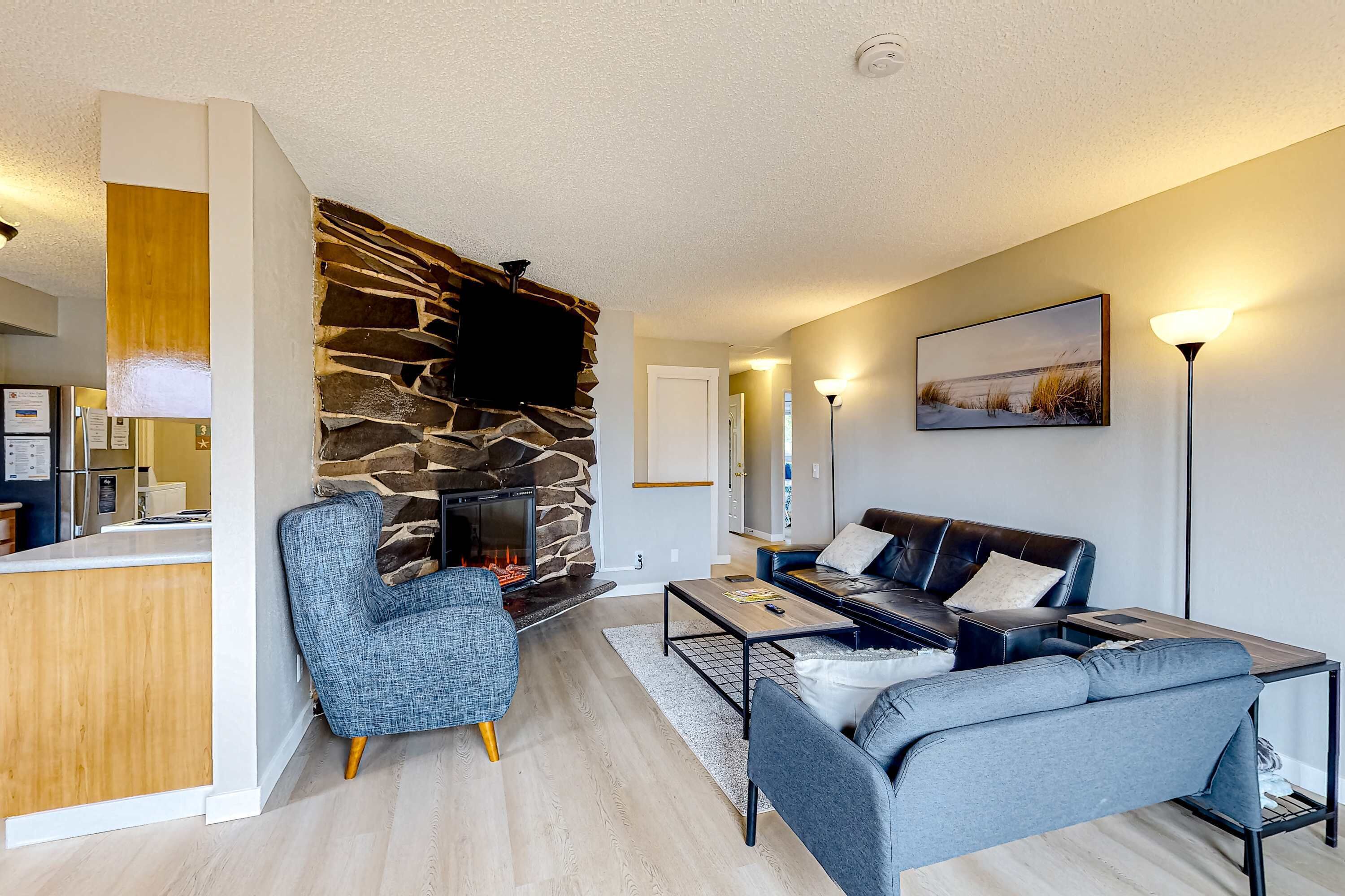 Télévision, cheminée, lecteur de DVD, espaces bureaux