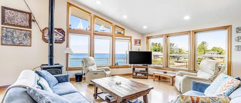 Télévision, lecteur de DVD, espaces bureaux