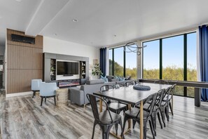 Dining - Beachfront designer paradise with amazing ocean view hot tub and shuffleboard (Tierra Del Mar)