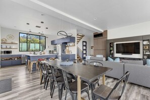 Dining - Beachfront designer paradise with amazing ocean view hot tub and shuffleboard (Tierra Del Mar)