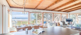 Oceanfront cottage with hot tub beach access fireplace and WiFi Dog friendly
