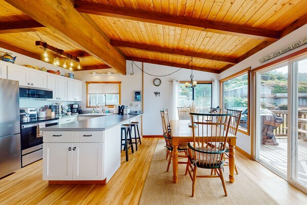 Private kitchen - Oceanfront cottage with hot tub, beach access, fireplace & WiFi - Dog-friendly (Cape Meares)