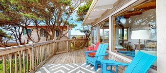 Oceanfront cottage with hot tub beach access fireplace and WiFi Dog friendly