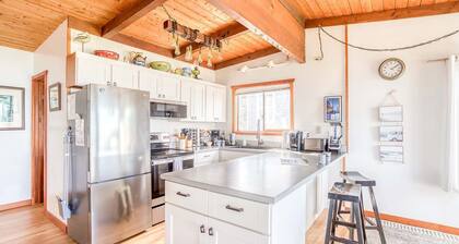 Oceanfront cottage with hot tub beach access fireplace and WiFi Dog friendly